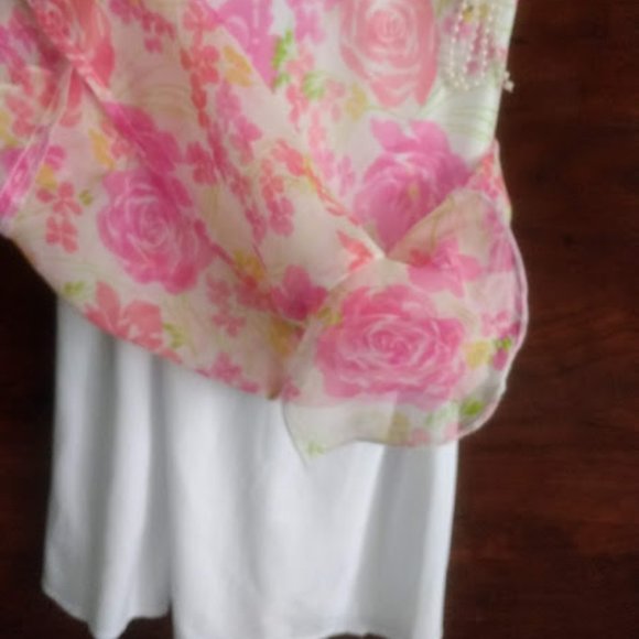 Lovely, Fluttery, Flower Dress - Pin with Pearls - Picture 3 of 4